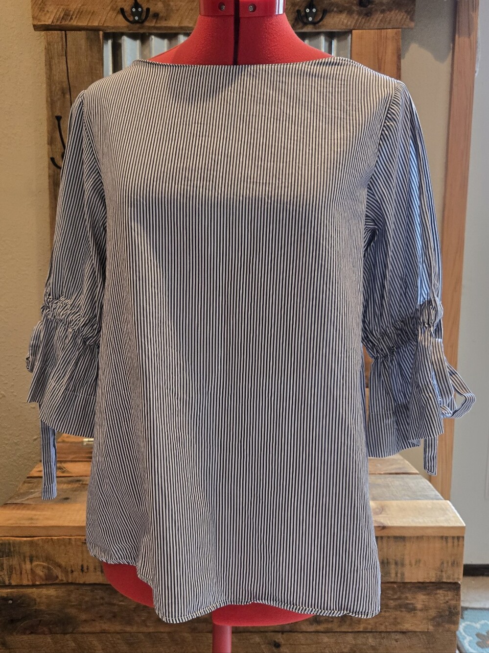 Banana Republic Pinstripe Tunic Blouse M Split-ruffle Sleeve Charcoal